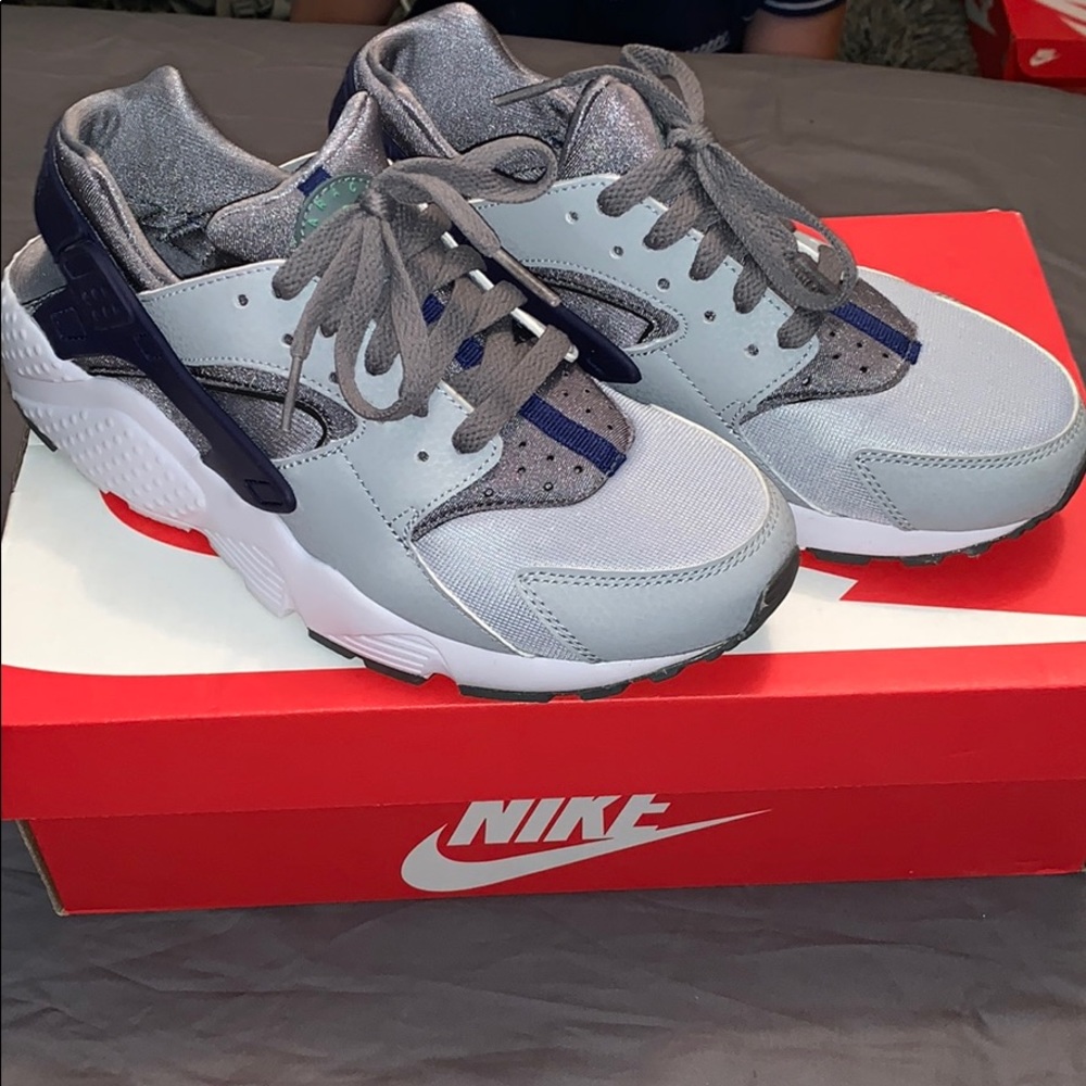 Nike Hurarache gym shoes